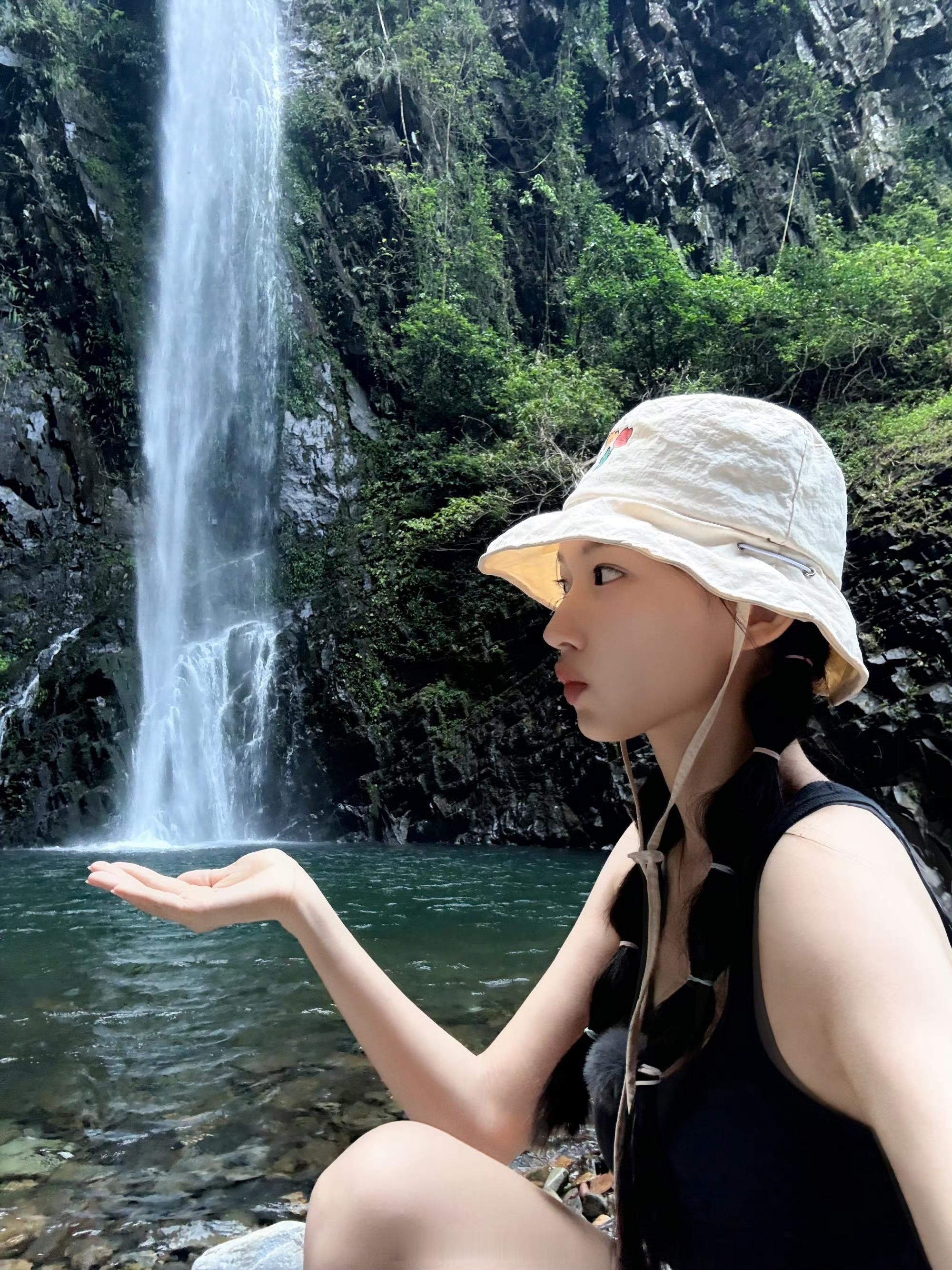 派酱安利程潇在纽约吃泡面逃离了城市的喧嚣，一头扎进了山野，好自由好有生命力！