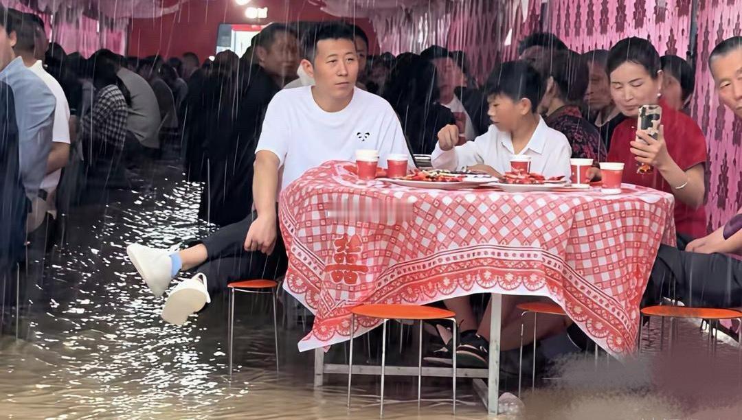 这才是真正的流水席吧。