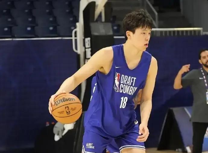 杨瀚森享受榜眼身价，巨星潜质尽显。7月2日拍卖行将20件NBA新秀试训的球衣进行