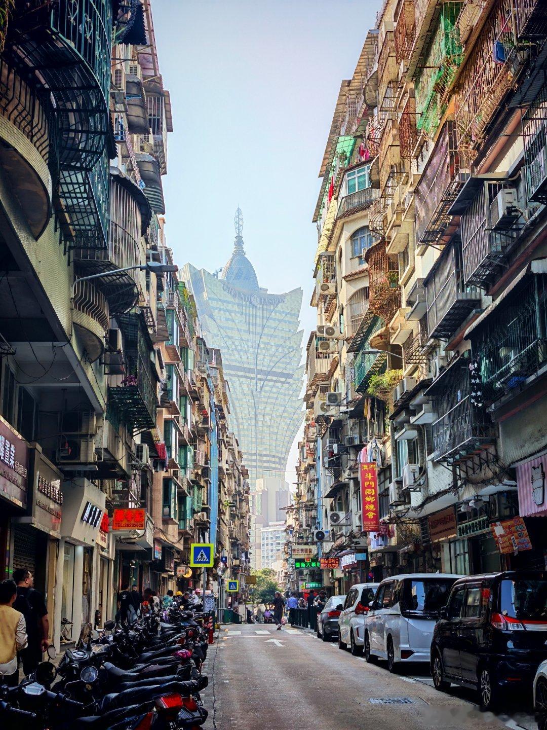 在澳门狂走一上午，打卡照奉上澳门拍照特别适合经典负片滤镜，各位来玩的可以试试。