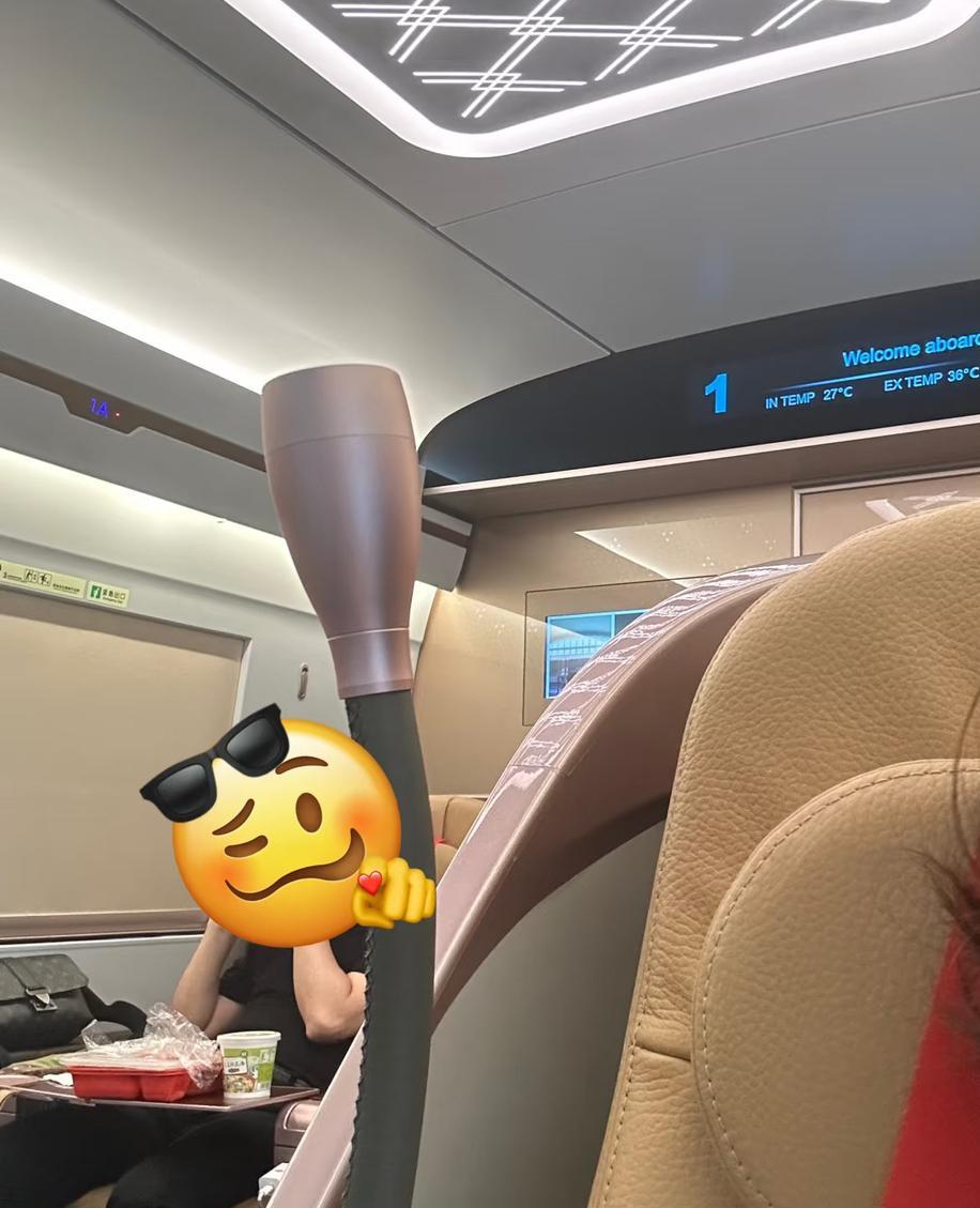 8小时高铁乘客打电话7小时这件事给人一个启示：要想拥有话语权，就首先要提高自己的