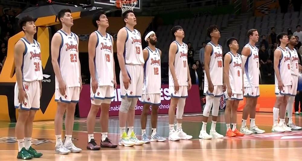 辽宁男篮这赛季外援换了八茬，换人名额都用完了！别老骂教练乌戈了，这哪是战术问