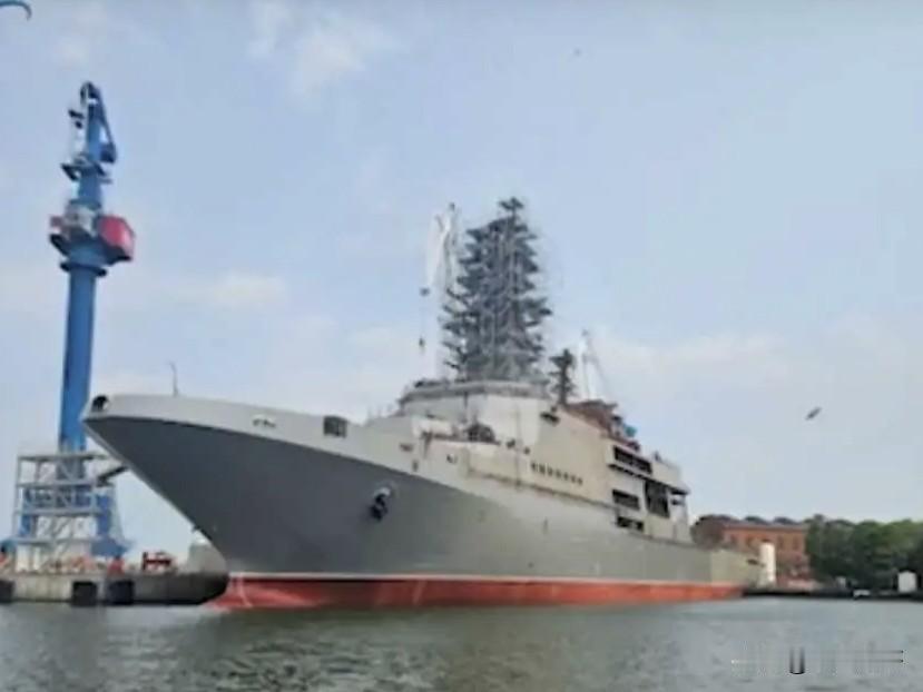 俄罗斯即将服役的11711M型两栖登陆舰是在11711型登陆舰基础上深度改进而来