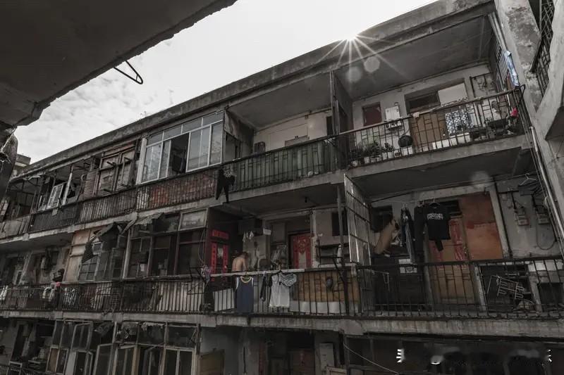 老破小房价跌的那么厉害。和那些90后、00后太机智了有关。本来很多一二线城市