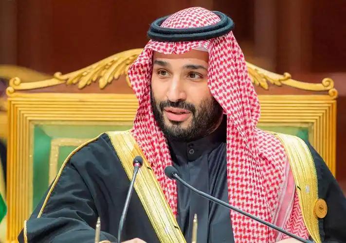 沙特这回是真把桌子给掀了。25艘超大油轮，满载5000万桶原油，完全不理会霍尔