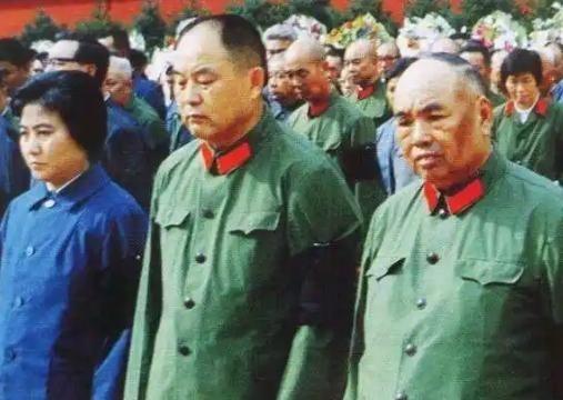 1969年，毛泽东看中李德生，点名调他到中央工作，还要他管总政，然而，军委办事组