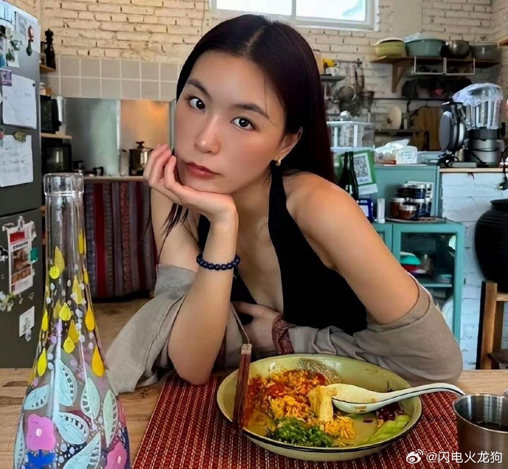 高以翔前女友Bella苏湘涵怀孕了，去年她和美籍设计师结婚以来，遭受了很多骂声。