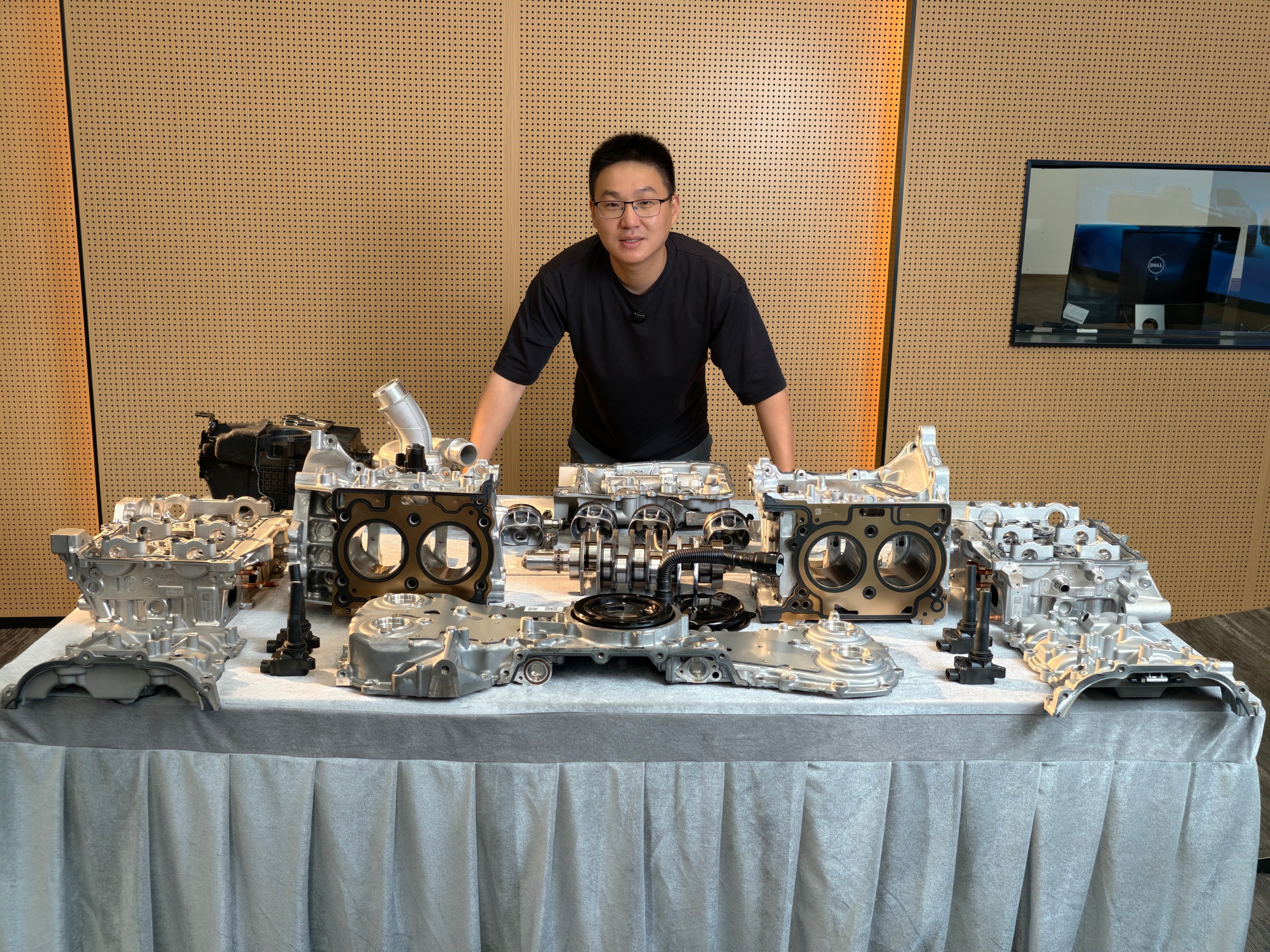 前几天和作为独家的媒体，去看了比亚迪今年动力系统两大黑科技，仰望U7的水平对置四