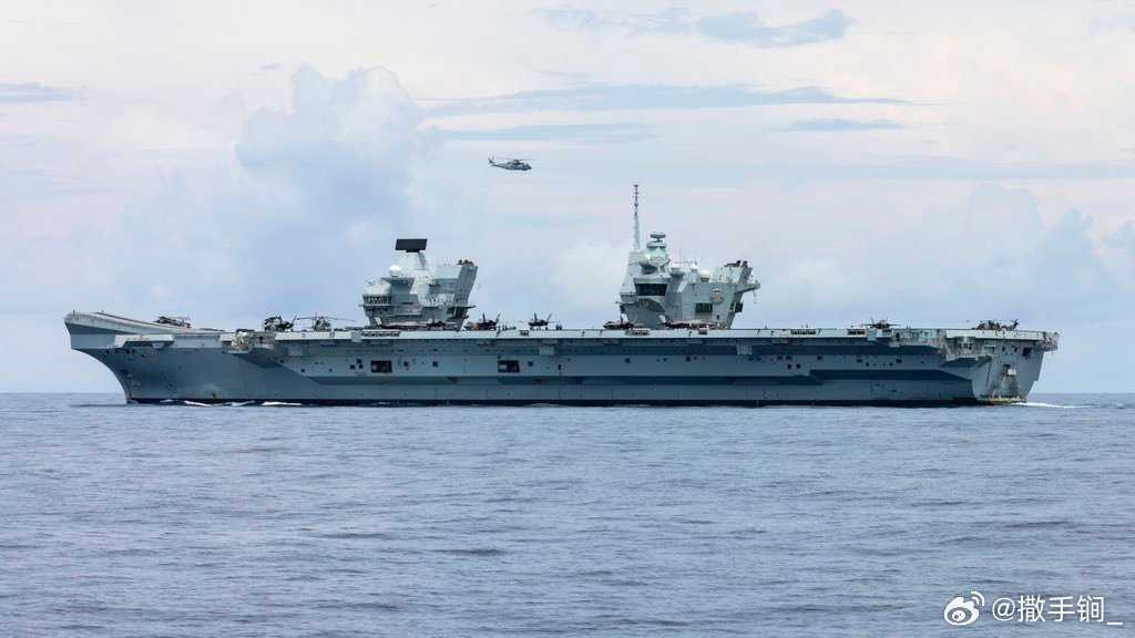 英国海军威尔士亲王号航母昨天抵达返程第一站——新加坡。图三至六为此舰过航南海时的
