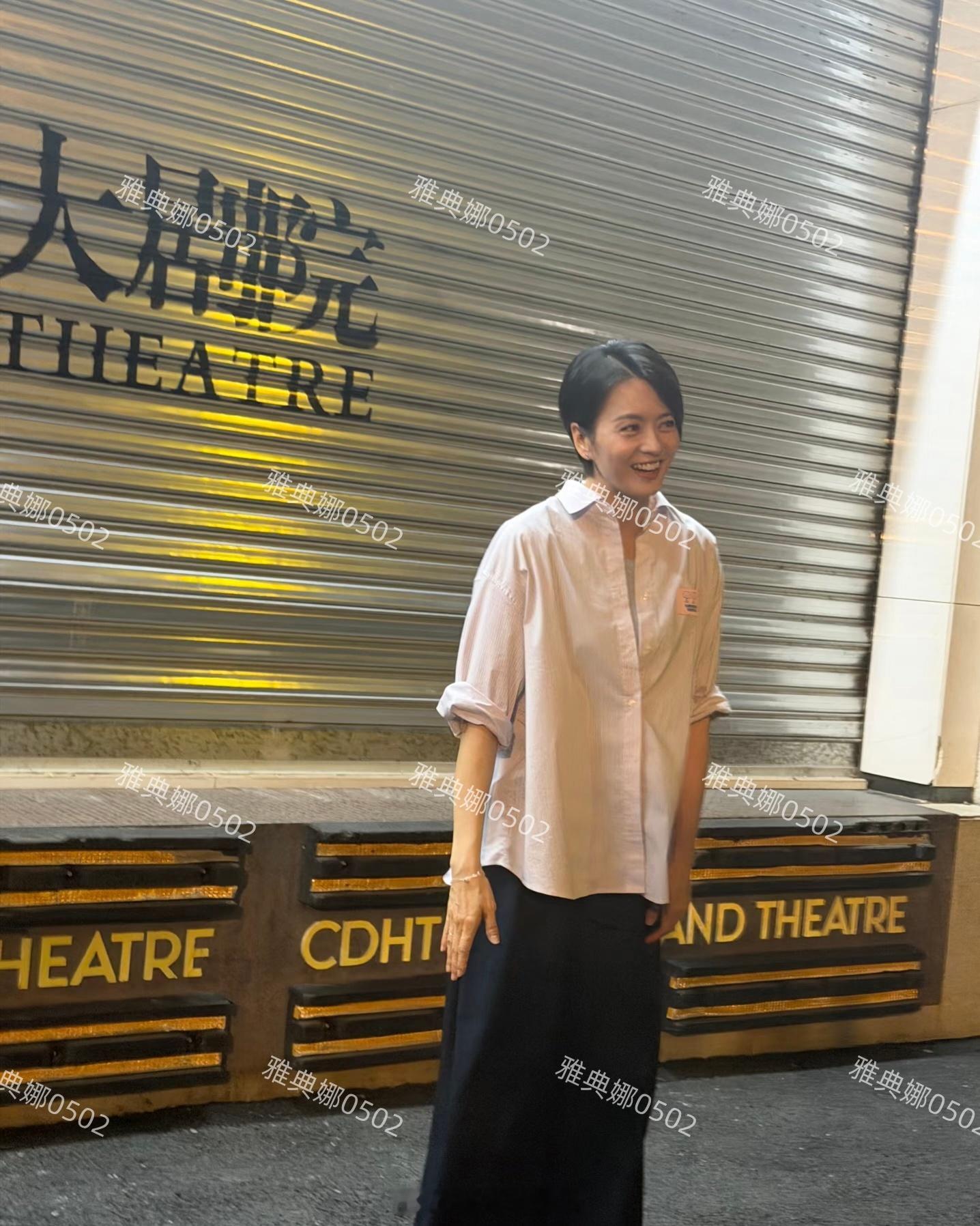 梁咏琪的美貌被低估了，成都近距离见到她本人一眼惊艳，个子那么高脸却那么小，50