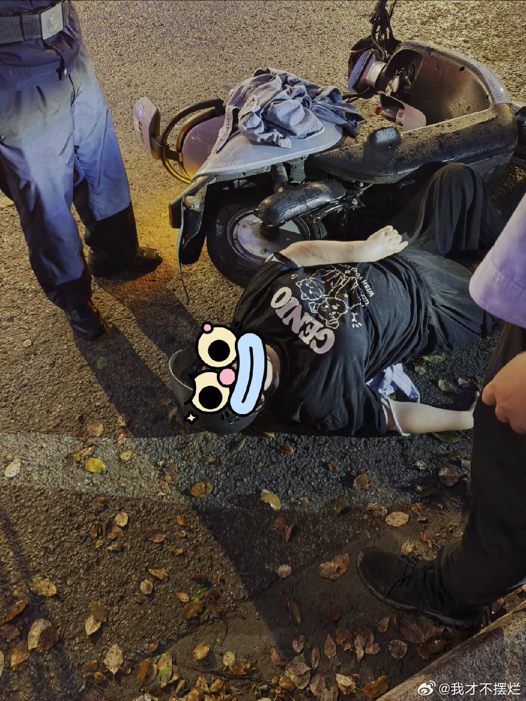 第一次遇到这么大的好人好事顶着被讹的风险帮忙报了警还好报警了不是简单的低血糖或者车祸大概是身体基础病