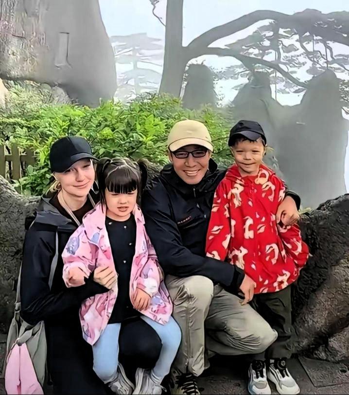 撒贝宁才是妥妥的人生赢家！老婆漂亮又有才华，一双可爱混血儿女凑成一个“好”