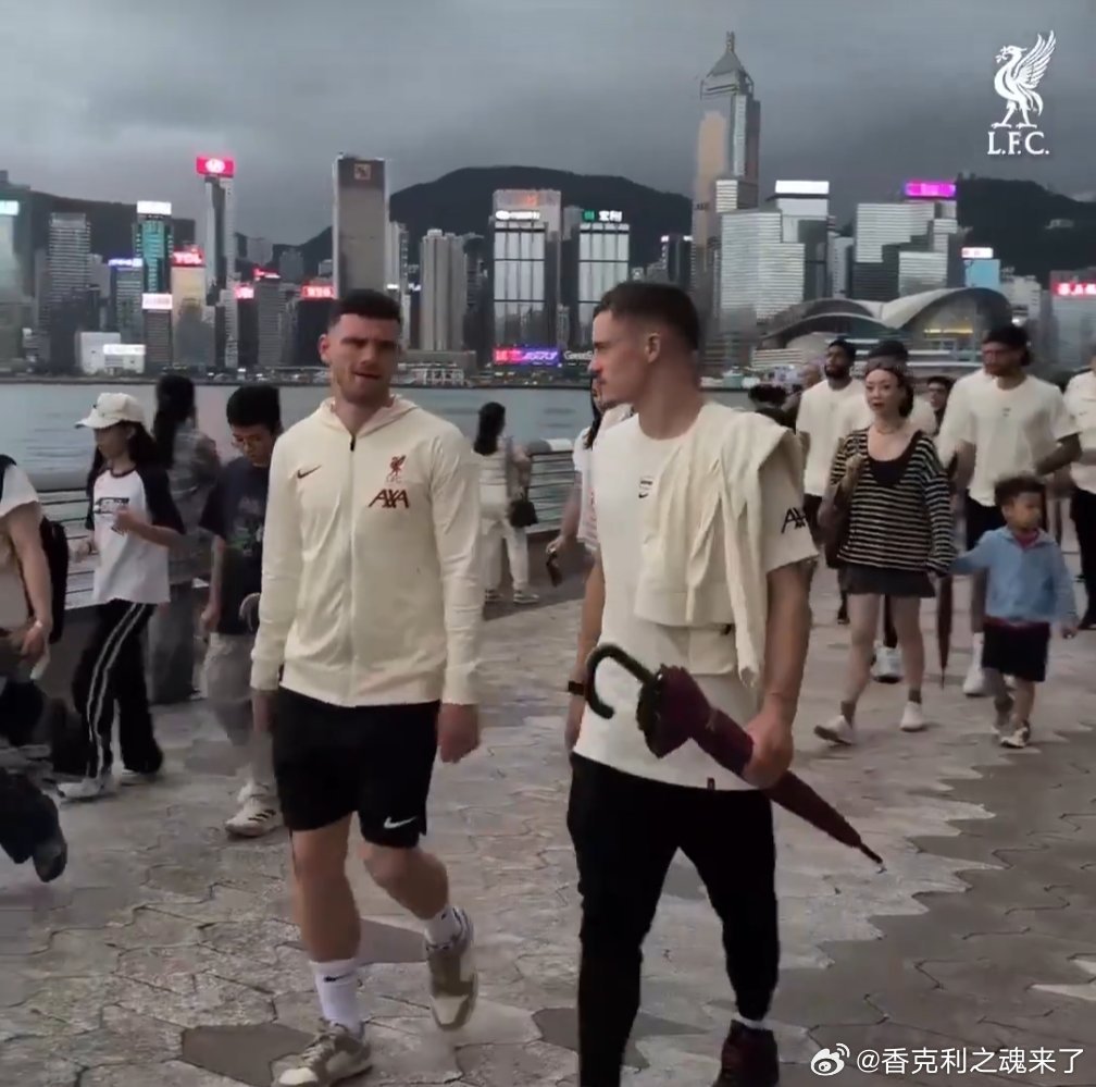 领导小组作用，萝卜也是主动和维尔茨走一起聊在一块​​​