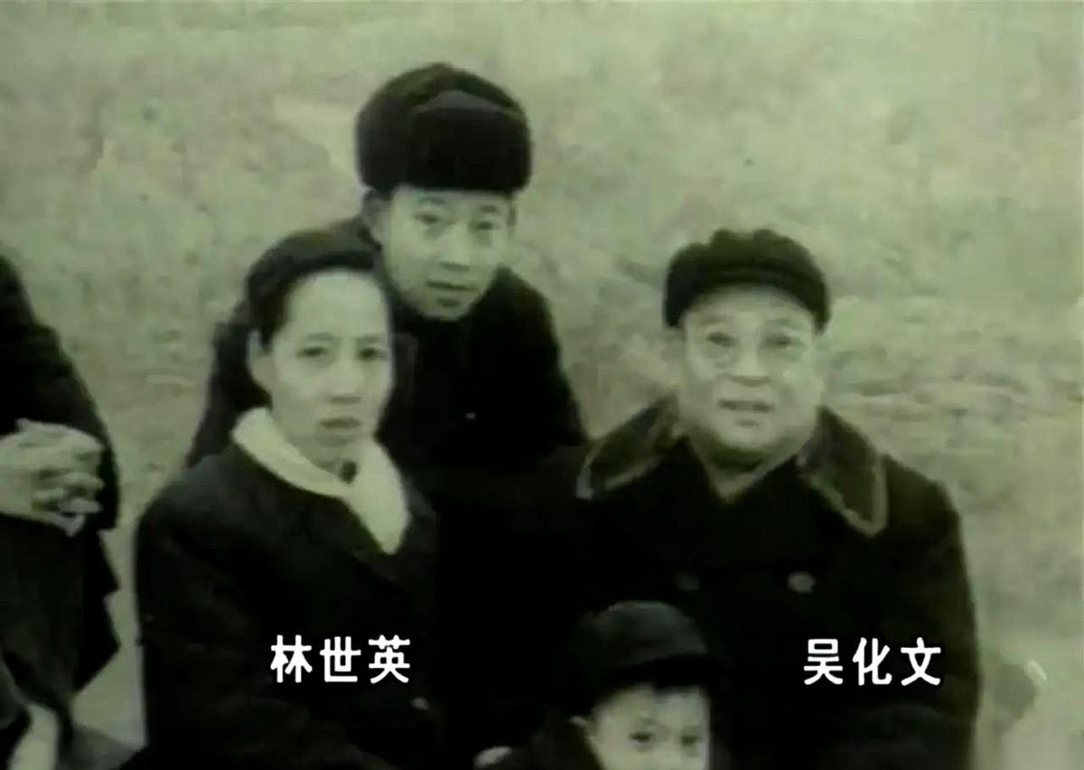 一个手握几万兵马的军长，谈好了要起义，临门一脚，怂了。为啥？就因为他那个唱京