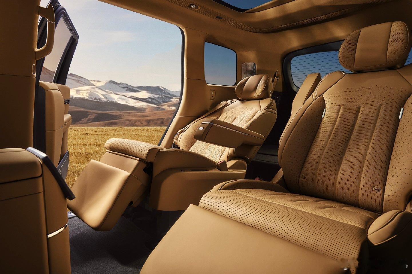 一觉醒来小鹏GX公布内饰了，确实精致感和豪华度堪称小鹏最强状态。内饰作用了一些星