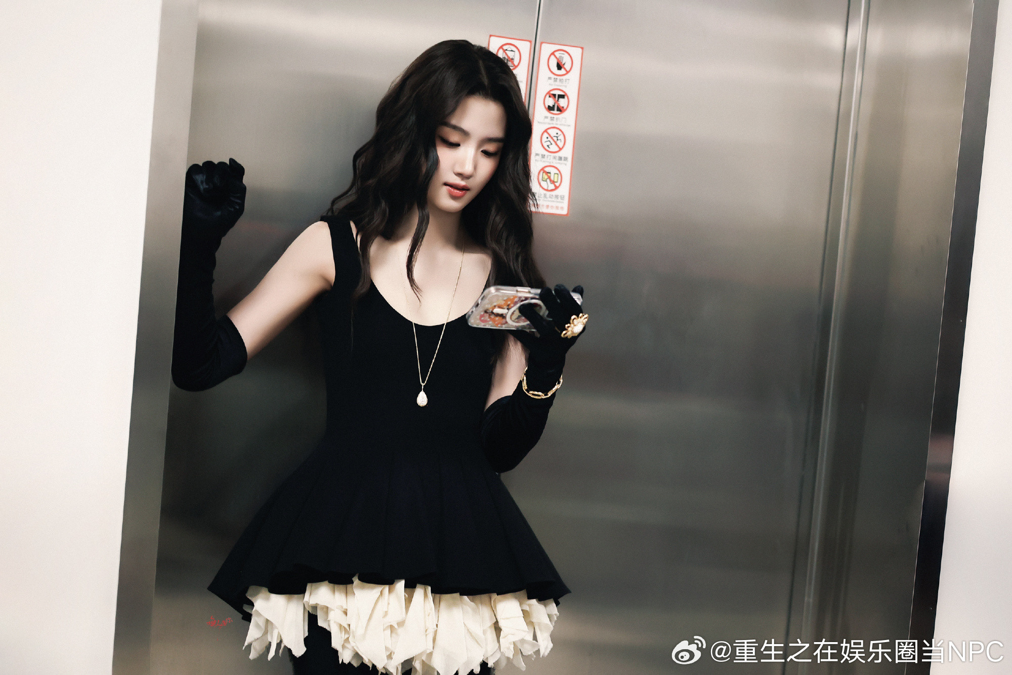 卢昱晓的vogue造型来了粉丝拍的vs代拍拍的一眼就看出来谁拍的有感情了女明星