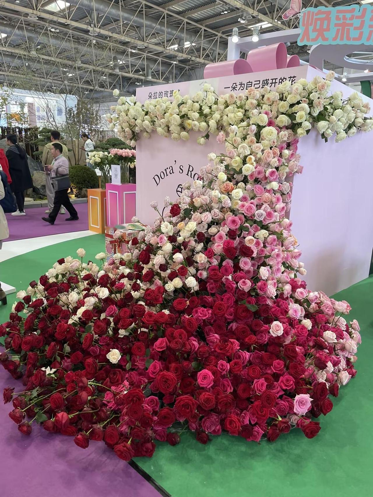 天啊！太好逛了太美了。花卉展中国国际花卉园艺展览会太震撼了这些展台布置太美丽了