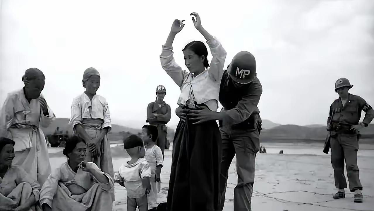 国家一旦跪下，最先遭殃的永远是女人。当年关东军一投降，那几十万日本女眷瞬间从“一