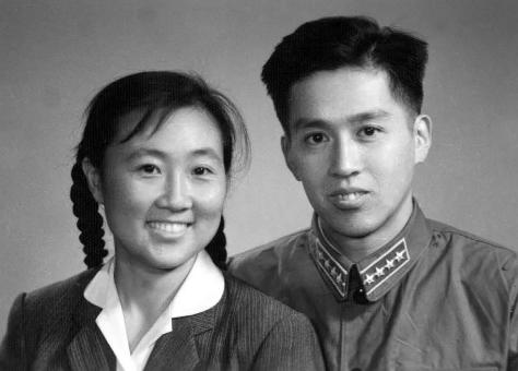 对于侄女周秉德的婚事，周恩来与邓颖超也算是费了一番心思。前后多次把关，最终选定了