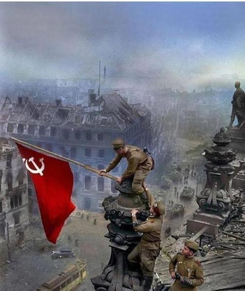 1945年，苏联红军跨过边境，说是帮中国打日本。仗确实打了，日军也确实败了，可东