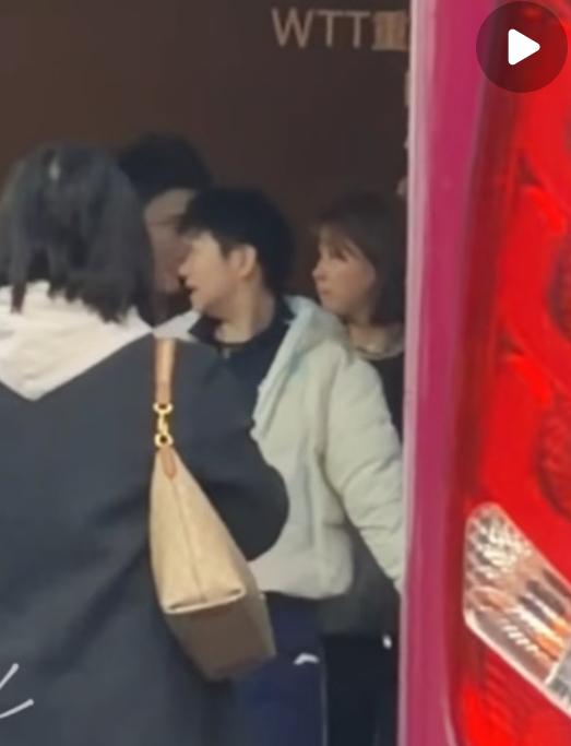 孙颖莎王楚钦王曼昱等国乒运动员结束重庆冠军赛赶往成都进行封闭训练！3月16