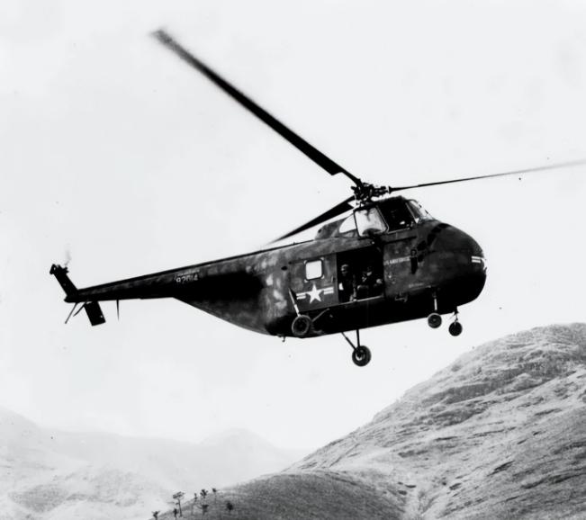 1951年朝鲜战场，志愿军炊事班捡了个“大宝贝”——美军直升机，可师长来了不仅不