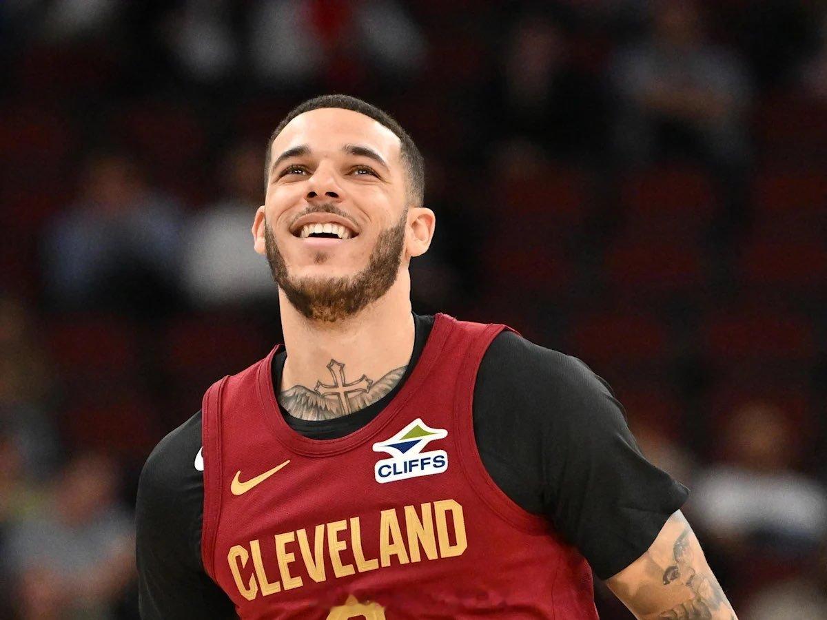 JedKatz认为朗佐·鲍尔是火箭队在买断市场上的潜在目标。“休斯顿只需要鲍尔