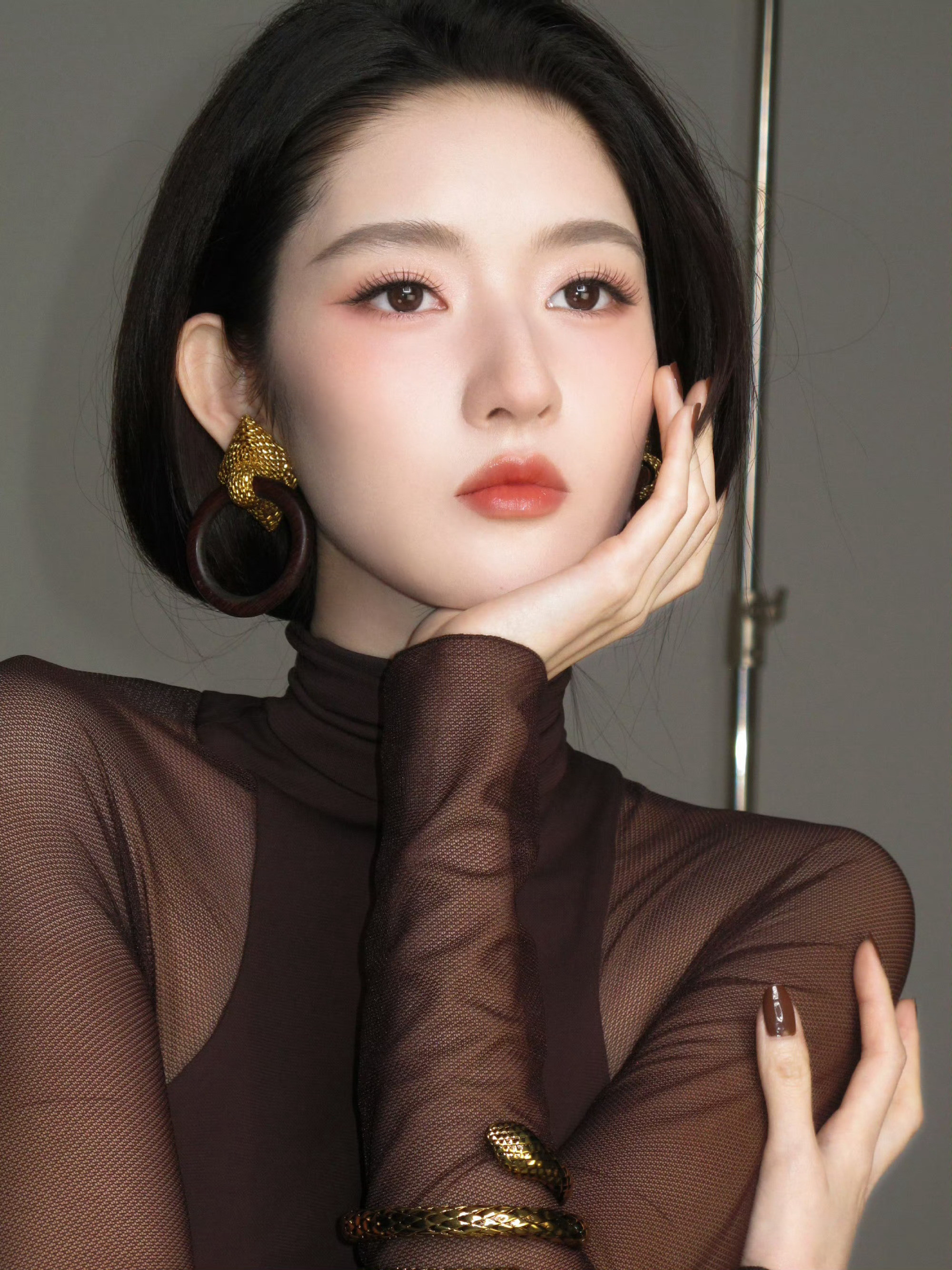 微博之夜女明星出图，你pick谁？娜扎人间维纳斯白鹿灼灼红裙章若楠腮红