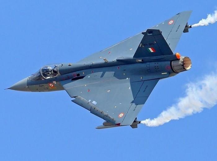 莫迪遇到最大打击，印巴空战还丢面子，光辉战机在迪拜航展上直播坠毁，机毁人亡。印