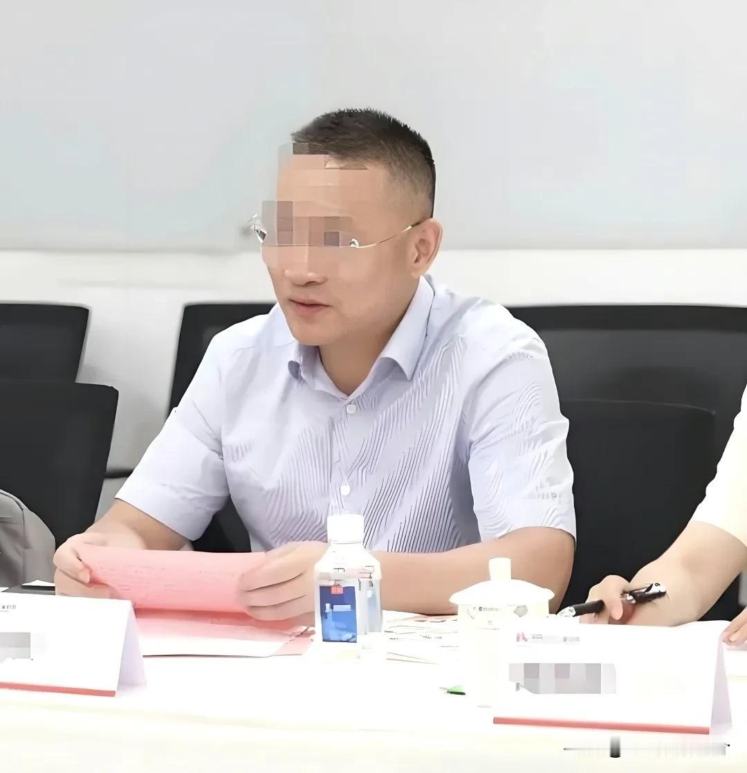 祖院长现在也是痛心疾首，因为他已经停职。2004年，29岁的祖先生学成就业，担任