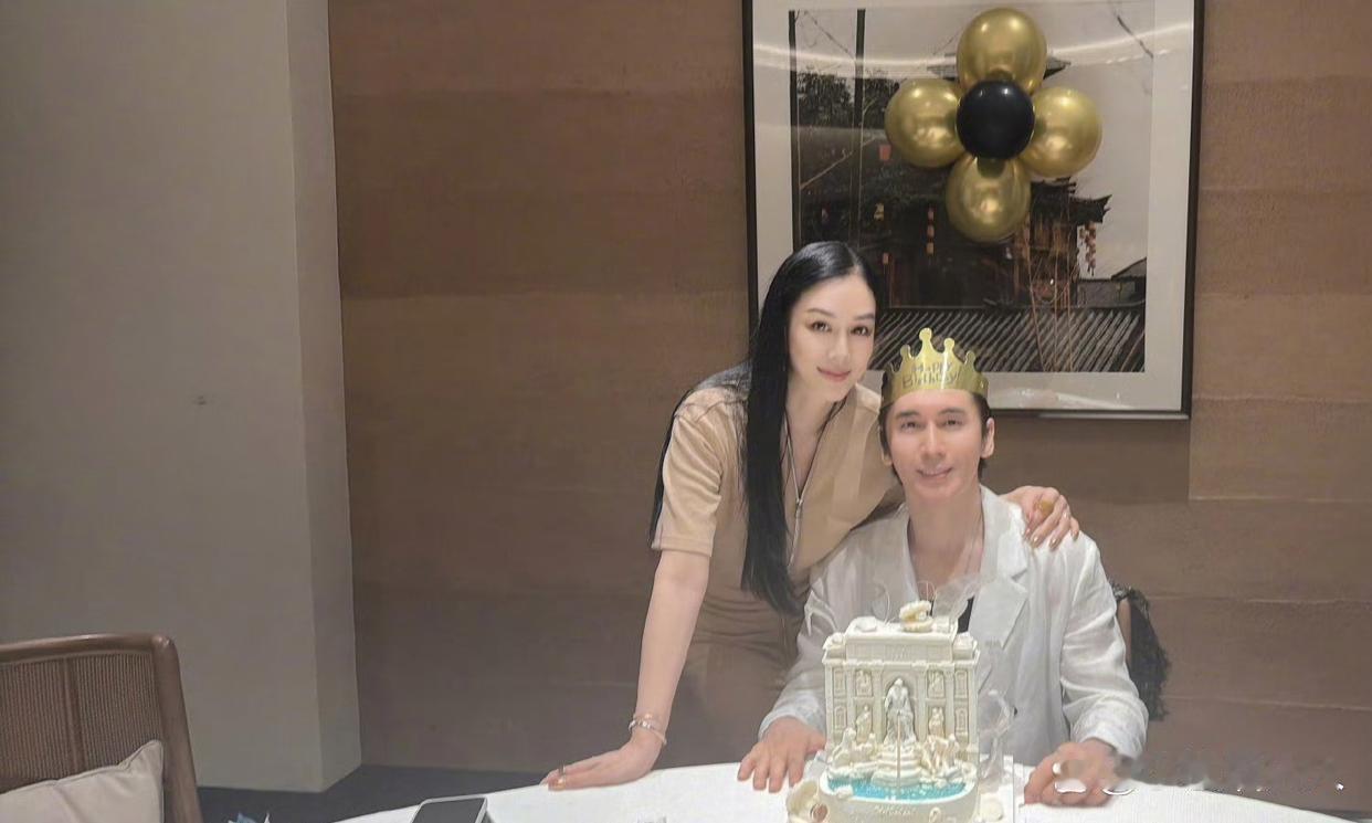 55岁的钟丽缇为张伦硕庆祝44岁生日，两夫妻这个状态好好，钟丽缇和伊能静都生生的把老公熬成了同龄人的