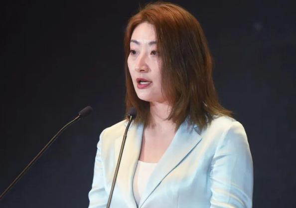 宗馥莉后院起火！🌞宗馥莉香港那边18亿美元的资产还被死死冻结动不了，转