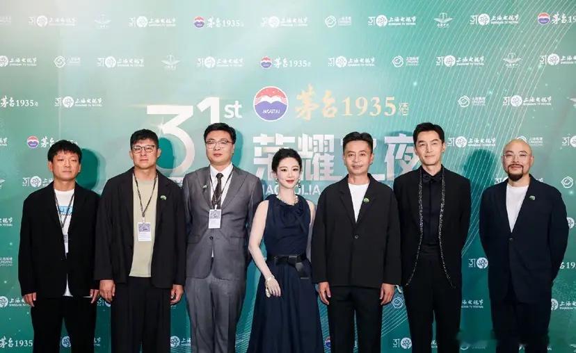 别看是白玉兰杨紫和肖战也碰不到面了不是避嫌，而是晚宴现场设置圆桌。不按演员个人咖