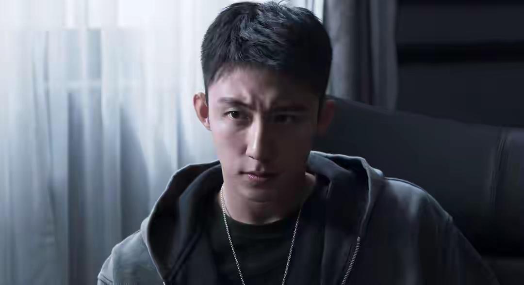 我总以为《罚罪》的编剧对于传统的家族祠堂文化是不懂的。小燕一句话就把刘天也，秦