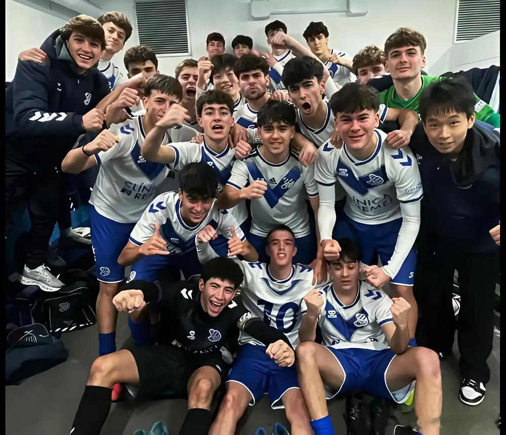 别再问中国足球有没有未来了，答案藏在巴塞罗那的草坪上。不是演习。一个17岁的中国