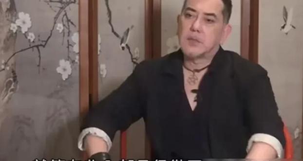 黄秋生几乎零收入，靠借钱度日，很多导演不敢用他。昔日香港影坛巨星，三度荣