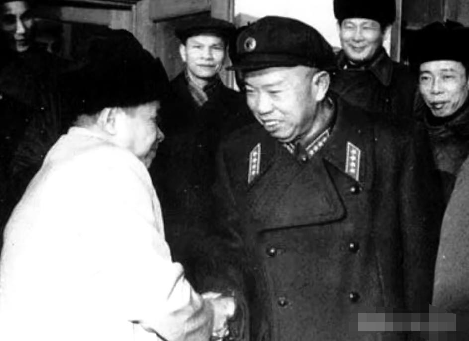 1968年，王树声在某机关单位食堂排队打饭，见一身材瘦弱的干部，足足打了五份饭菜