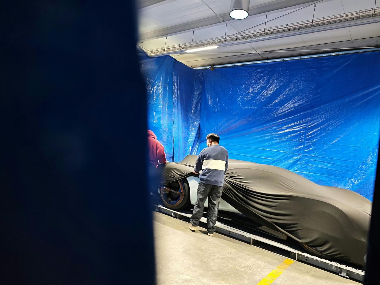 纽北的su7ultra竟然还不是极限，疑似小米跑车被拍到了。看起来像是两门的，