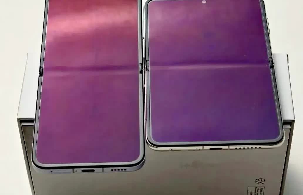 小米新出的flip2和华为purax折痕对比A.左边的折痕厉害B.右