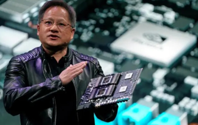 黄仁勋终于能睡好觉了！就在刚刚，懂王批准了英伟达H200对华销售，要知道，昔日的