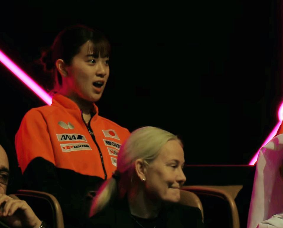 原来日本队也不是铁板一块！陈幸同连赢两局，和张本美和打成了2:2平。此时