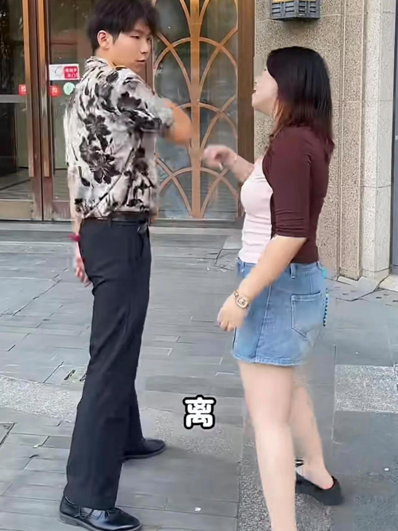 民政局门口“离婚跑”，夫妻真会演还是放不下？夫妻俩吵架吵到民政局，气头上还互