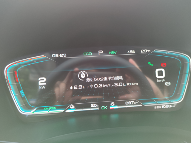 比亚迪快乐表实锤能耗分享提车差不多一个月了，百公里油耗表显3L，但实际上油箱