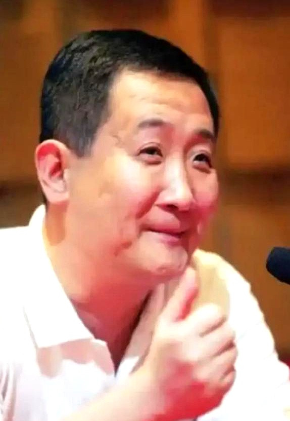 2010年梁天在北京开饭馆，天天座无虚席全是明星大腕，几个月下来账上却亏得底朝天，直到赵本山进门吃了