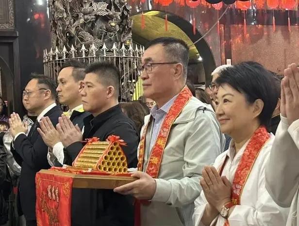 卢秀燕为李四川站台，本质是蓝营内部强将联手的辅选操作，既利用自身高人气为队友引流