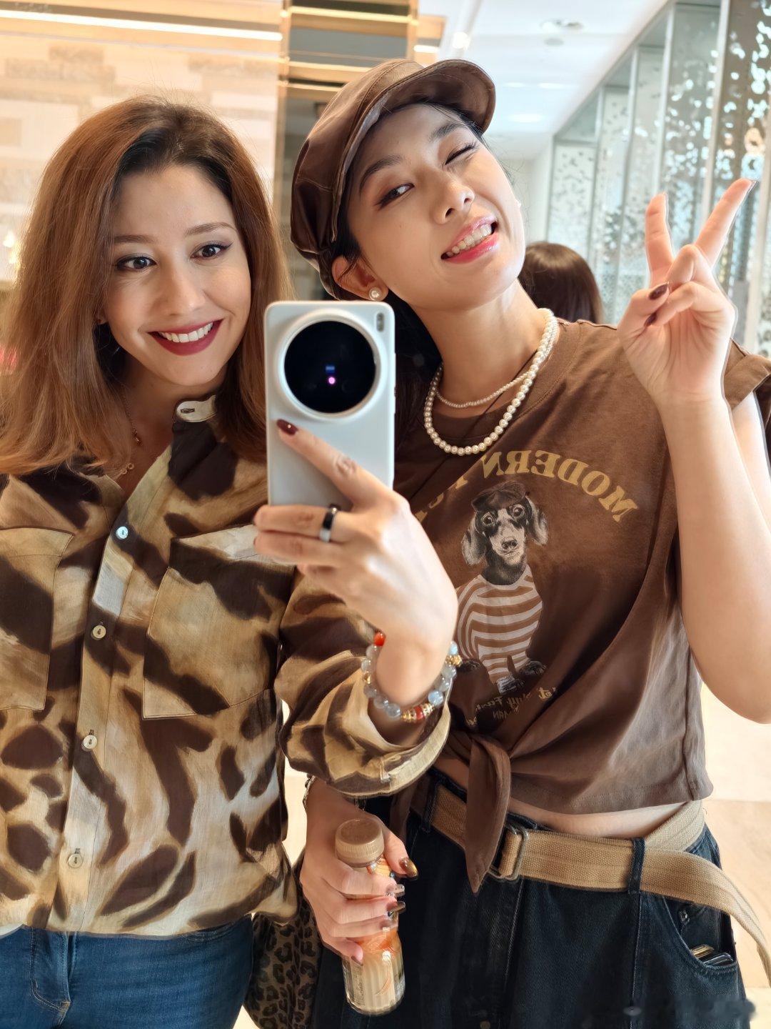 美少女集结一起睡一晚怎么穿搭都配套了啊