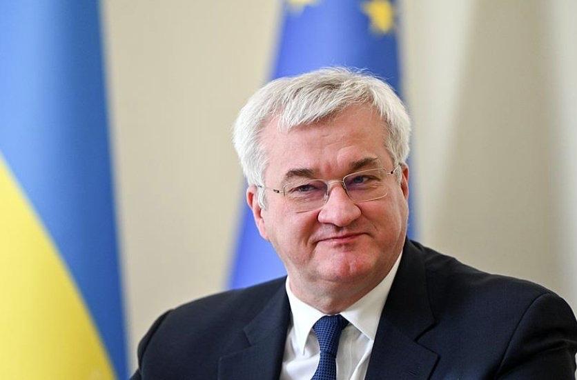 乌克兰外长瑟比加否认了袭击普京官邸的说法，这事确实有蹊跷。据央广网报道，瑟比加表