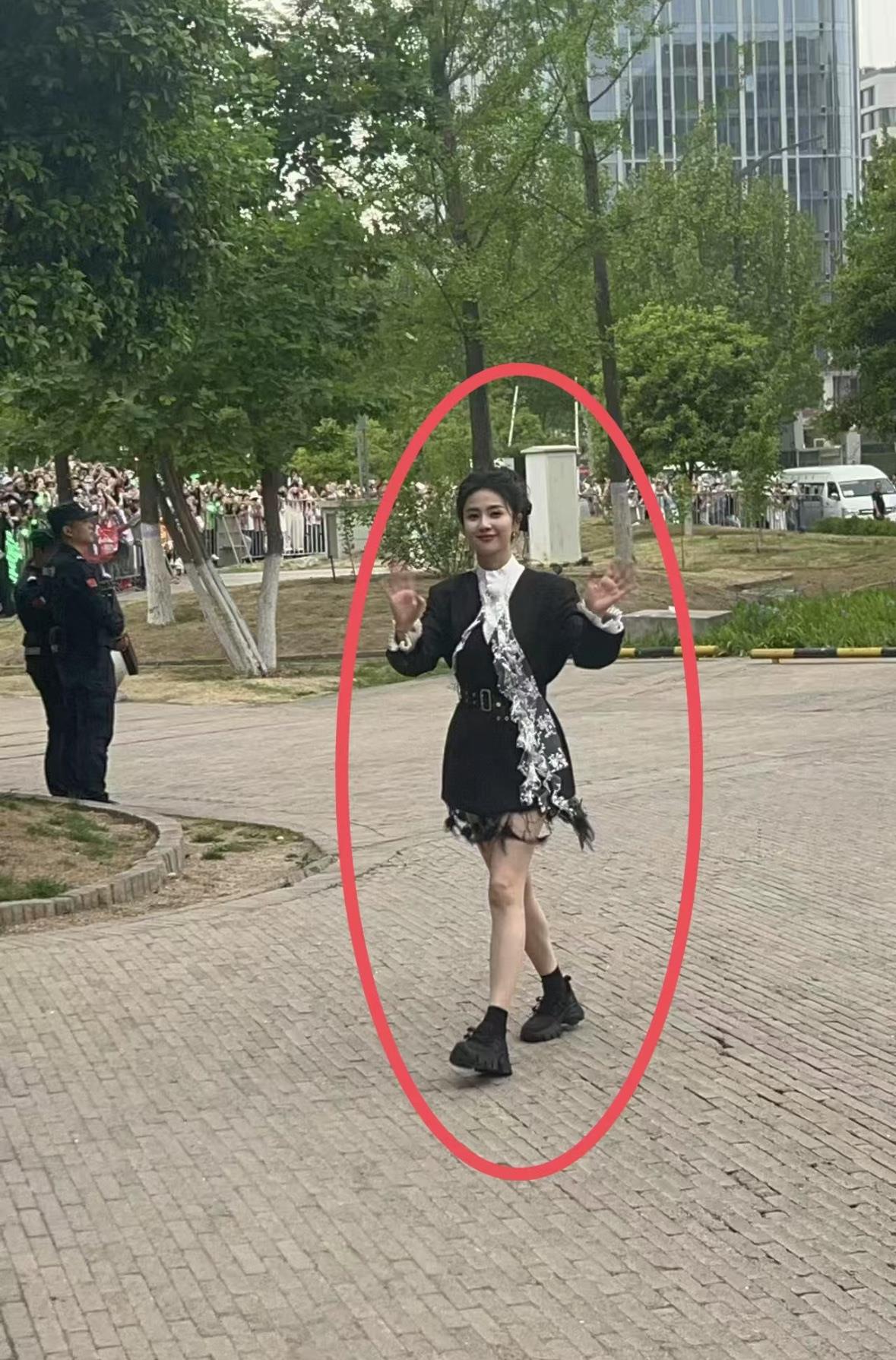 说实话...多多少少有点不上镜了。。