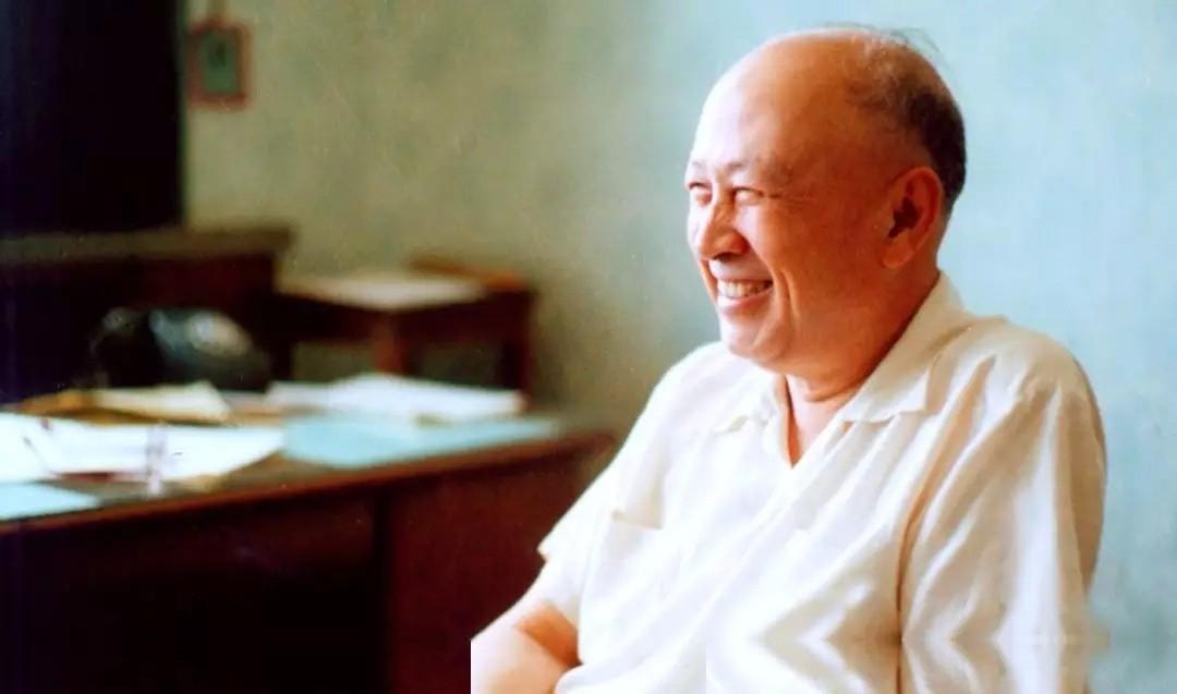 1972年，钱学森在中关村大街散步，遇到一个乞丐向他乞讨。当钱学森计划掏钱给乞丐