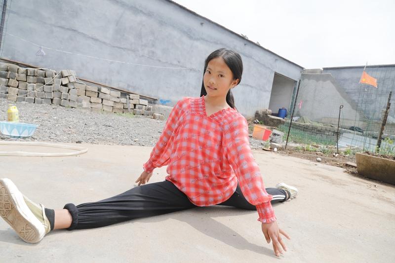 父母一个月内相继离世，22岁女孩独自报丧：原来长大，就是一场兵荒马乱的告别